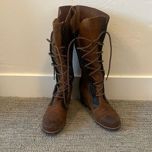 Sorel boots size 9 no wear visible but have to no stored stuffed
